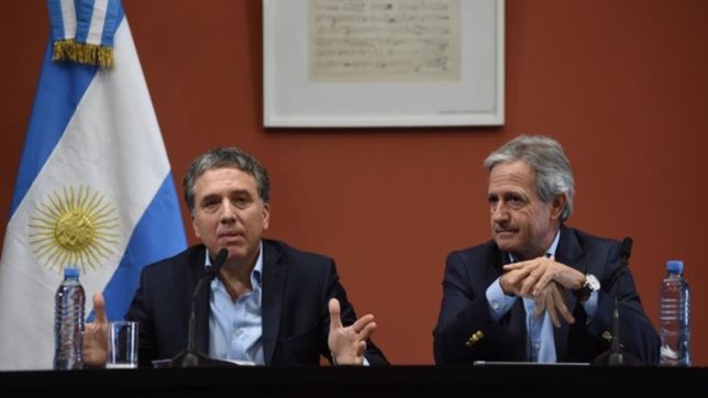 dujovne anuncio un ajuste de $20.000 millones en el estado