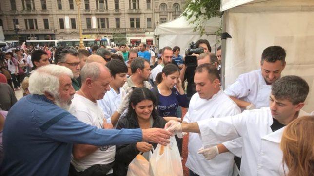 panazo contra el tarifazo: regalaran 5 mil kilos de pan frente al congreso