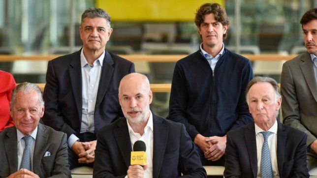 La foto de unidad que logró Horacio Rodríguez Larreta en mayo con los dos precandidatos a gobernador de la Ciudad, Martín Lousteau y Jorge Macri.