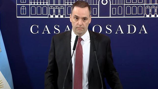 Manuel Adorni anuncia el fracaso de la licitación de la hidrovía