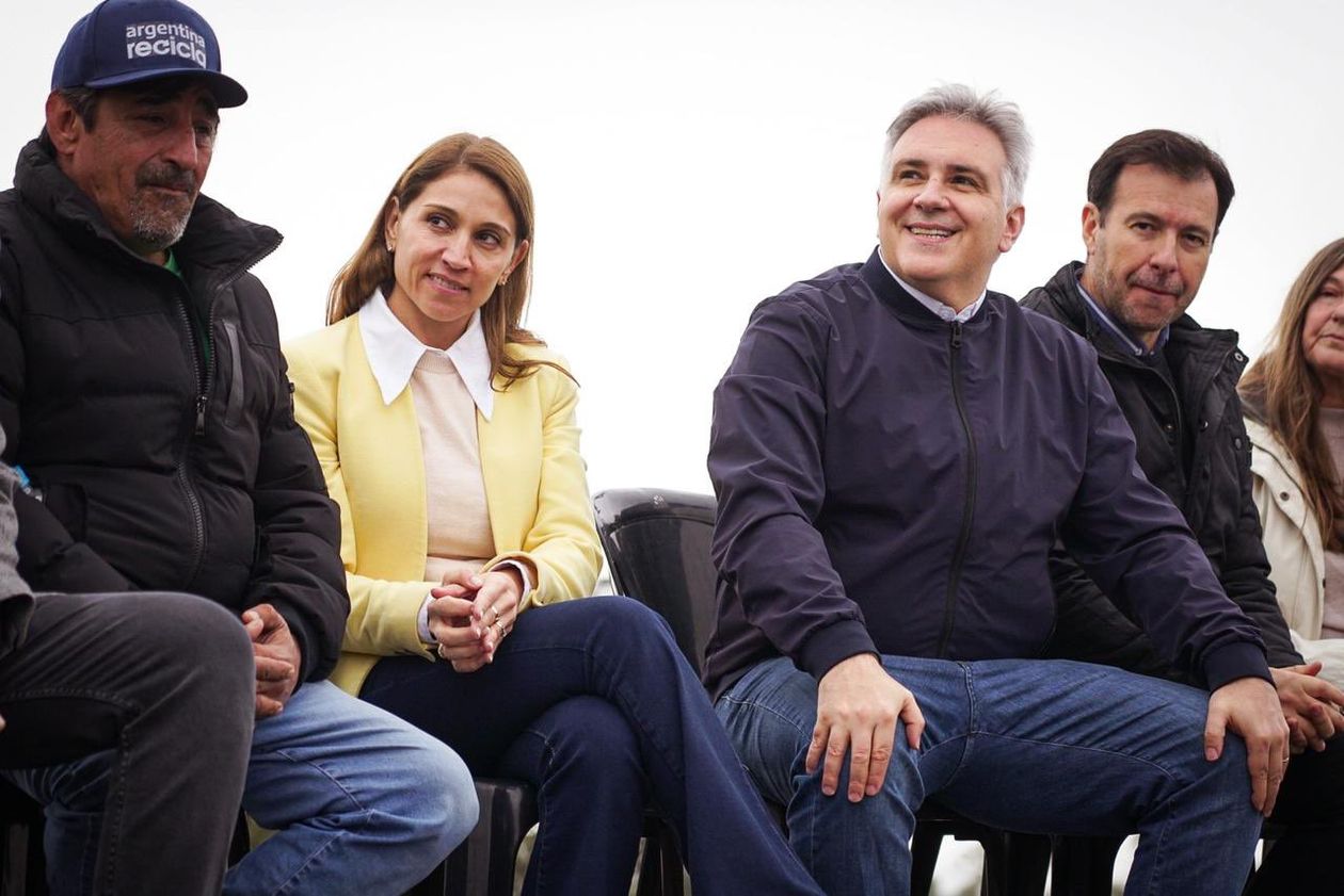 Victoria Flores y Martín Llaryora.