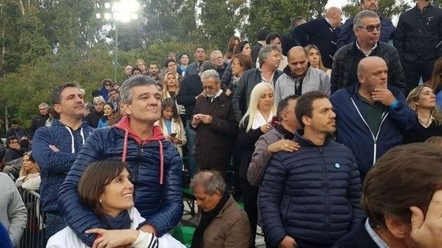con locro y choriceada, inauguraron un nuevo playon deportivo en hurlingham