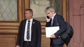 Toto Caputo sale de la Casa Rosada