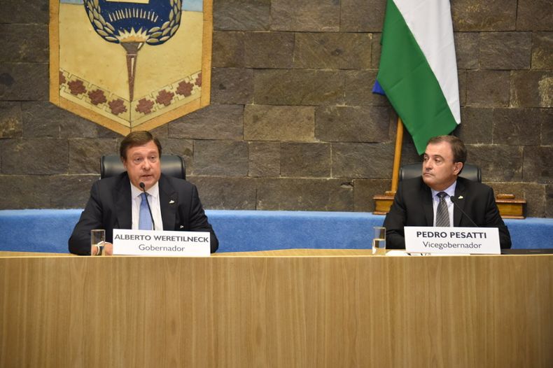 Alberto Weretilneck y Pedro Pesatti en la Legislatura de Río Negro.&nbsp;