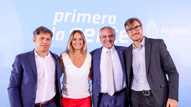 del #ahperomacri al #aymacri: fernandez arma su campana con espejo retrovisor