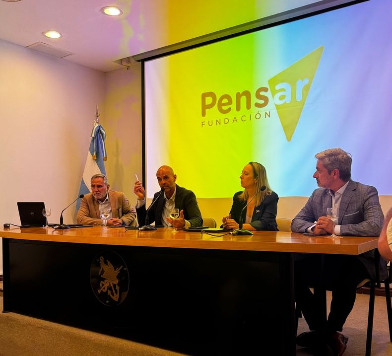 Guillermo Dietrich criticó el pliego para la privatización de la hidrovía