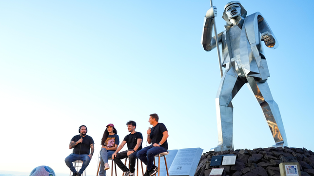 El oficialismo cerró su campaña frente a El Andresito, la escultura que recuerda al histórico caudillo federal de las Provincias Unidas del Río de la Plata.