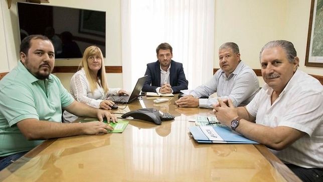 rio negro pone primera en el acuerdo con los gremios rio negro pone primera en el acuerdo con los gremios