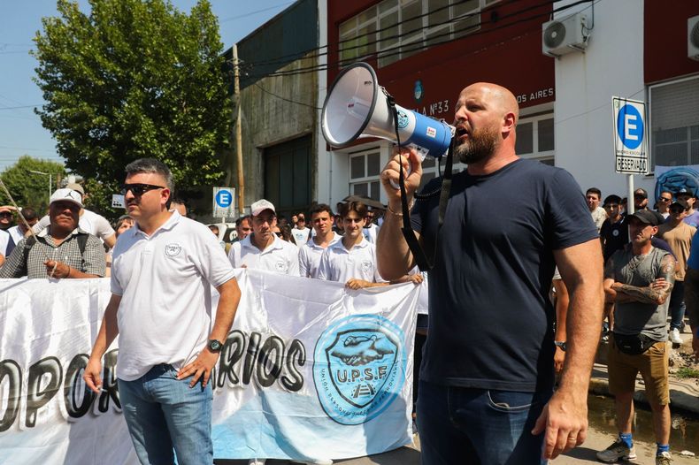 El secretario de UPSF , Leonardo Salom, le reclamó diálogo a Mónica Litza, presidenta del consorcio.