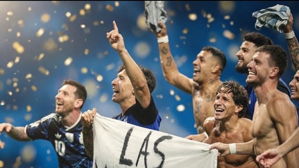 Los jugadores de la Selección con la bandera de Malvinas, un acto que descolocó al gobierno de Javier Milei.&nbsp;