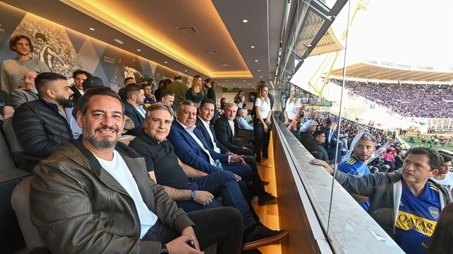 Fútbol y política: MIguel Siciliano, Martín Llaryora, Chiqui Tapia, Manuel Calvo y Pichi Campana, en el Estadio Mario Alberto Kempes
