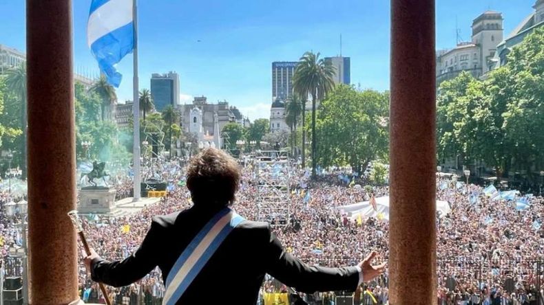Javier Milei, en el balcón de la Casa Rosada.