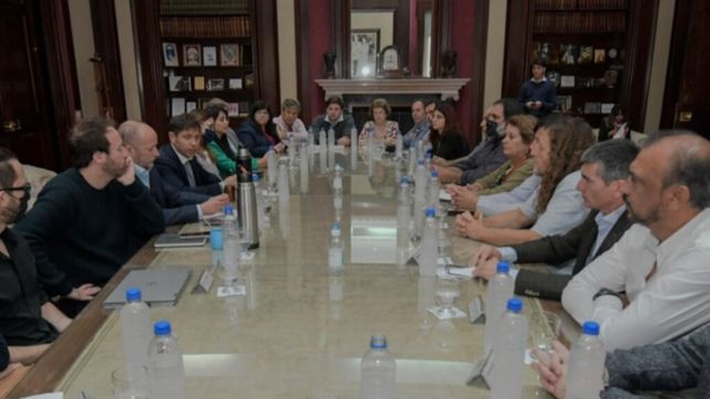 tras el reclamo de estatales, kicillof activa la mesa de monitoreo salarial