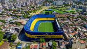 En la cancha de Boca se juega la política grande: Javier Milei y Mauricio Macri van por Juan Román Riquelme.&nbsp;