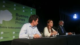 Vidal les da todo a los docentes para allanarse el camino en la campaña