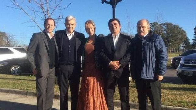 dominguez cosecha apoyo de intendentes para desplazar a anibal y sabbatella