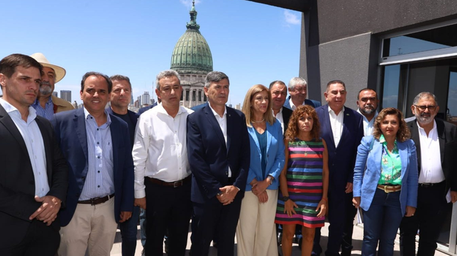 Intendentes de las capitales pidieron el apoyo del Congreso y sectores sociales en su reclamo por subsidios al transporte.