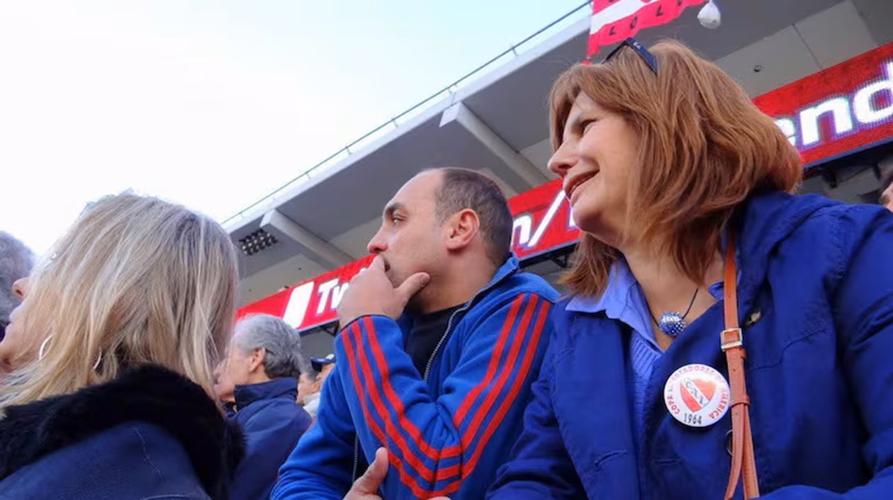 Patricia Bullrich vs. Axel Kicillof: la violencia en Independiente se metió en campaña bonaerense