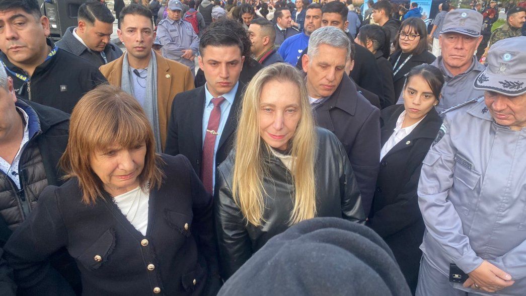 Karina Milei y Patricia Bullrich, en Plaza de Mayo.