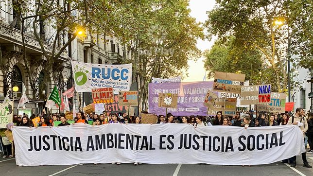 el ambientalismo de argentina llamo a votar por massa y critico el negacionismo climatico de milei