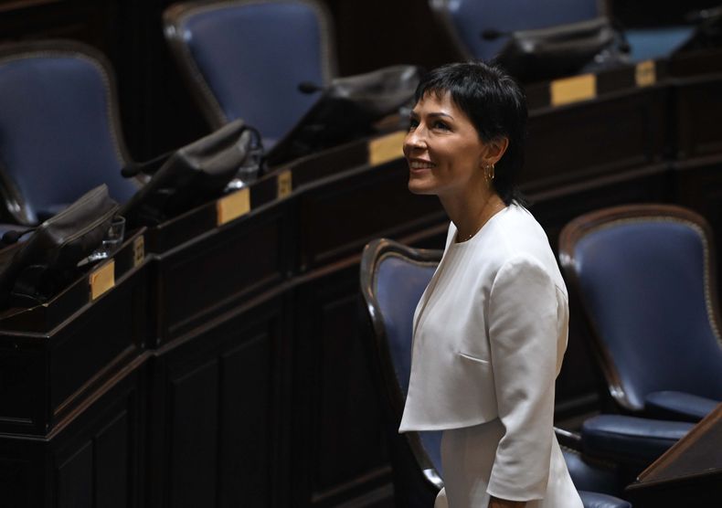 Mayra Mendoza ocupó su banca en Diputados por primera vez.