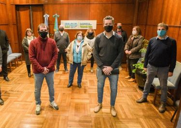 Mar del Plata: sin aval formal de Kicillof y por decreto, Montenegro reabre cafeterías