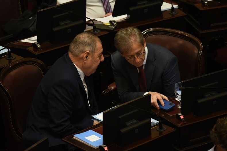 Alfredo De Ángeli y Eduardo Vischi, jefe del PRO y la UCR en el Senado, respectivamente.