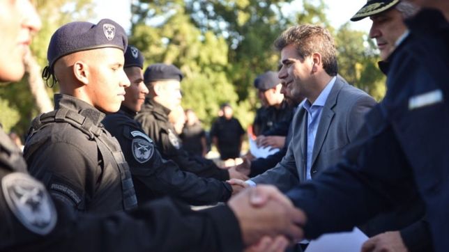 los policias bonaerenses deberan fichar en el trabajo con su huella digital