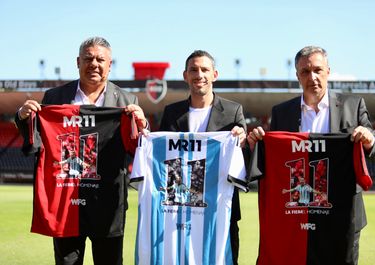 Chiqui Tapia e Ignacio Astore, en la previa al partido homenaje a Maxi Rodríguez en Rosario.