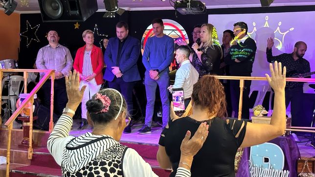 Maximiliano Pullaro junto al diputado y pastor evangélico Walter Ghione. 