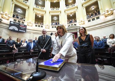 Juró Patricia Bullrich como senadora.
