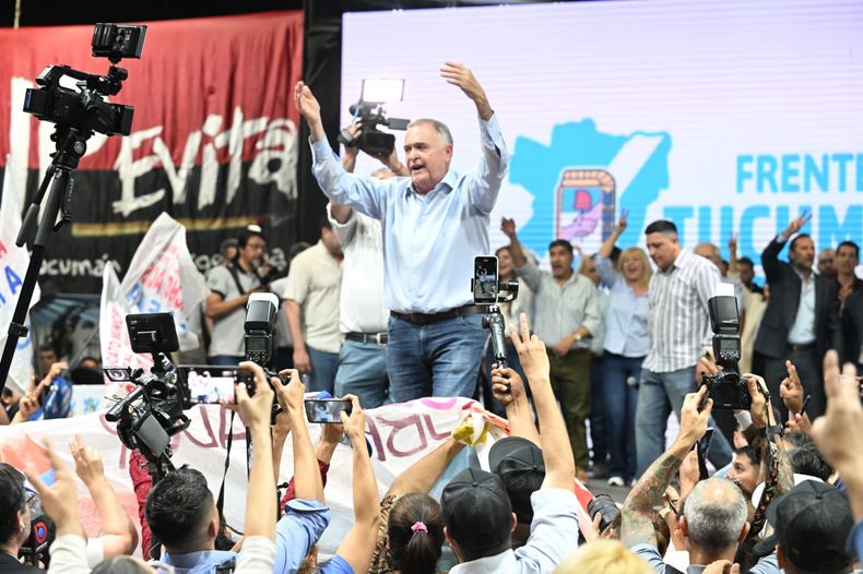 El gobernador de Tucumán, Osvaldo Jaldo, recibió encuestas de Hugo Haime que le dieron tranquilidad sobre el triunfo, pero que advierten sobre el reparto de bancas.