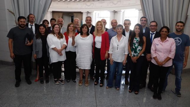 magario arranca con el pie derecho: el peronismo, con bloque unico en el senado