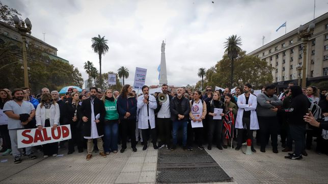 Gremios de salud y sectores del peronismo bonaerense llenaron media Plaza de Mayo