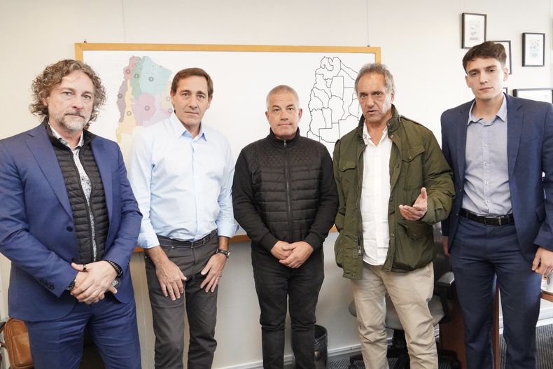 Julio Garro, otro ca&iacute;do en la batalla cultural de Javier Milei, en una de sus actividades junto a Daniel Scioli.