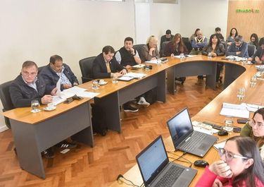 Entre Ríos: Adorni y el caso $Libra dilatan la aprobación de la ley de Ficha Limpia.