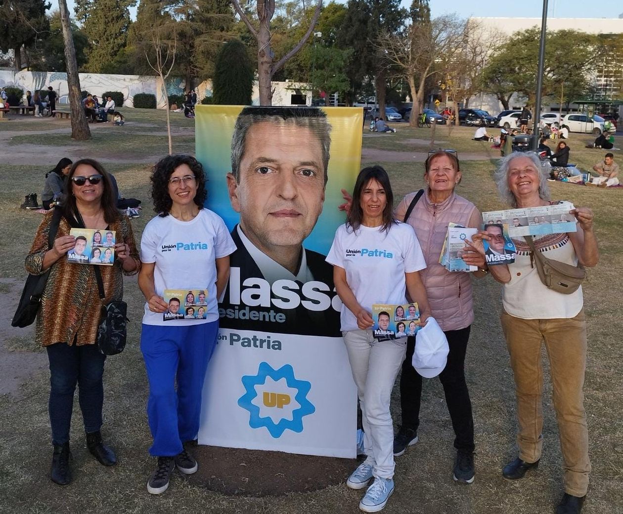 Leticia Medina, en una de las volanteadas en Córdoba capital.&nbsp;