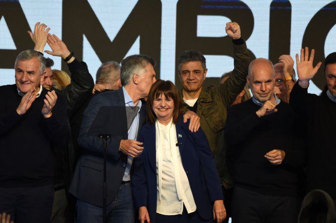 Con foto de unidad Bullrich oficializó su triunfo en la interna de JxC