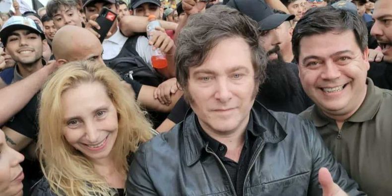 Karina Milei y Javier Milei, en un acto de campaña en Córdoba.