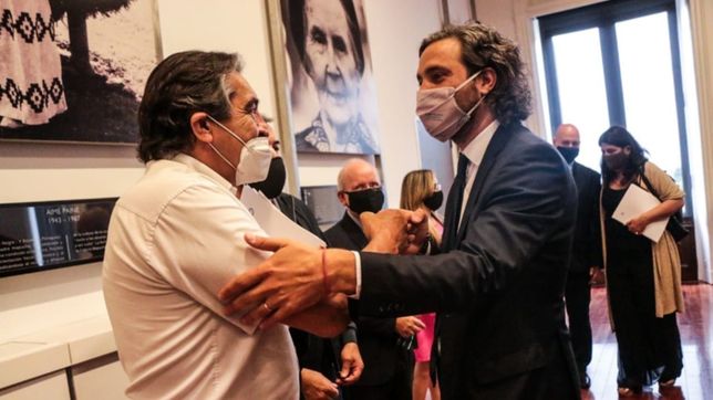 el gobierno acordo con los estatales una paritaria cargada de futuro