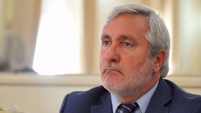 en silencio, conte grand tuvo una bateria de defensores ante las voces que lo impugnan
