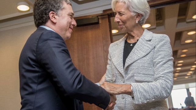 dujovne pidio el credito del fmi que exige mas ajuste y lagarde dio luz verde