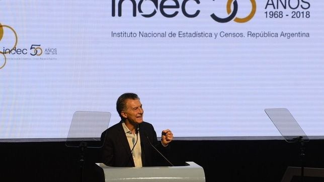 en pleno partido, el gobierno comunico la primera caida fuerte de la economia