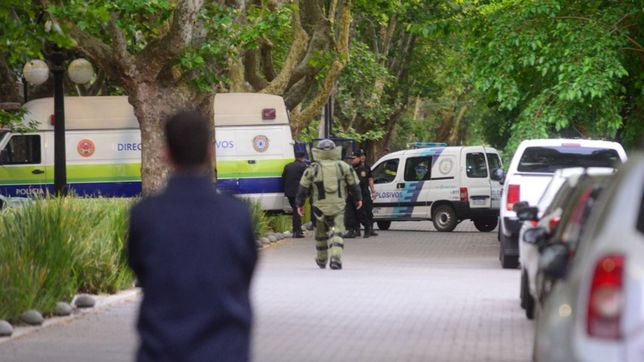 cumbre kicillof-kirchner: alarma por baul sospechoso frente a gobernacion