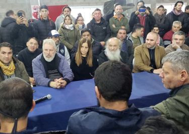 No todo lo que Evita es oro: Guzmán, respaldo en el barro y críticas desde adentro