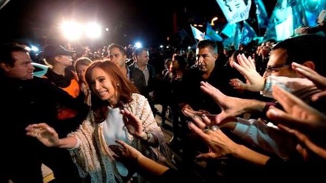 entre el ruedo politico y las causas judiciales, cristina regresa a buenos aires