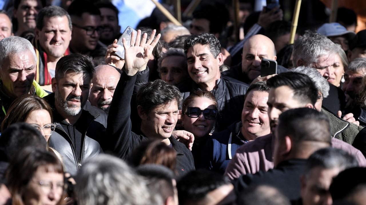 El gobernador Axel Kicillof, en la marcha por CFK.