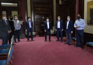 Endeudamiento: intendentes PJ piden no devolver préstamos y festeja la oposición