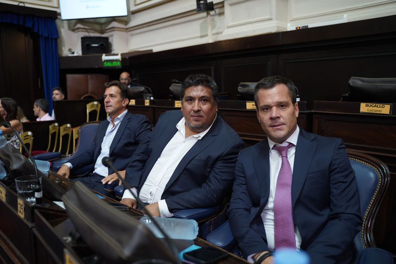 Los titulares de los bloques PRO en la Legislatura: Christian Gribaudo, Matías Ranzini y su vice Agustín Forchieri. 