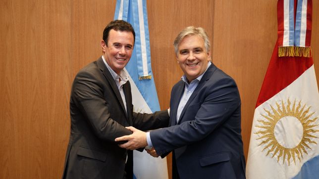 Llaryora junto a Marínez Kerz, candidato a intendente del PJ en la ciudad de Santa Fe.